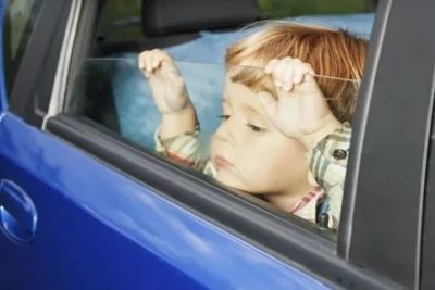 Какое наказание за оставление ребенка в машине