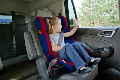 Можно ли перевозить детей в бустере на переднем сидении