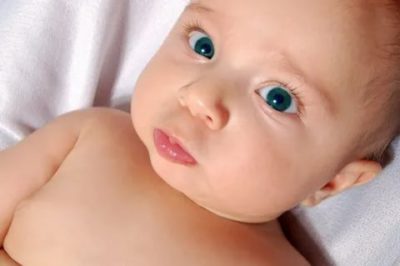 Какого цвета глаза у новорожденных детей