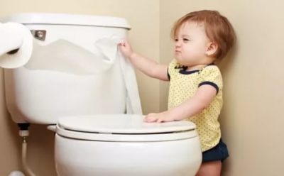 Как научить ребенка ходить в туалет
