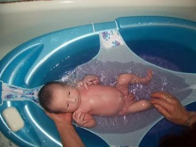 Нужно ли каждый день купать новорожденного