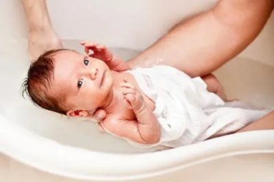 Как правильно мыть ребенка