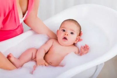 Можно ли купать ребенка перед прививкой