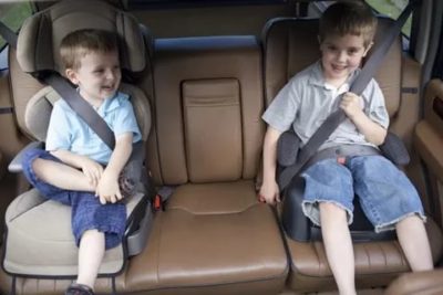 Можно ли перевозить детей в бустере на переднем сидении